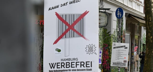 Mit diesen und ähnlichen Plakaten wirbt die Initiative „Hamburg werbefrei“ um Unterschriften für ihr Volksbegehren