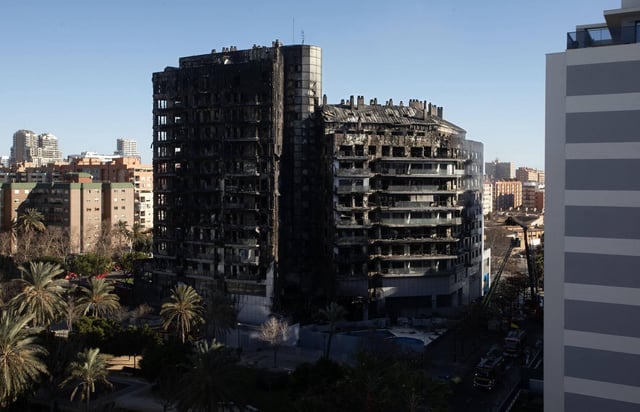 Fachada el edificio tras el incendio de febrero de 2024