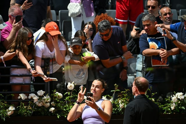 Aryna Sabalenka (C) took a selfie with supporters after comfortably beating Anastasia Potapova