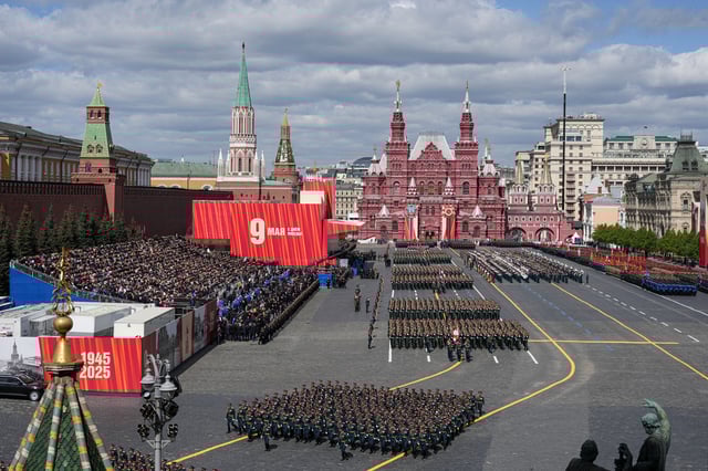 Défilé du 9 mai : Poutine célèbre les soldats russes en Ukraine en présence de dirigeants étrangers