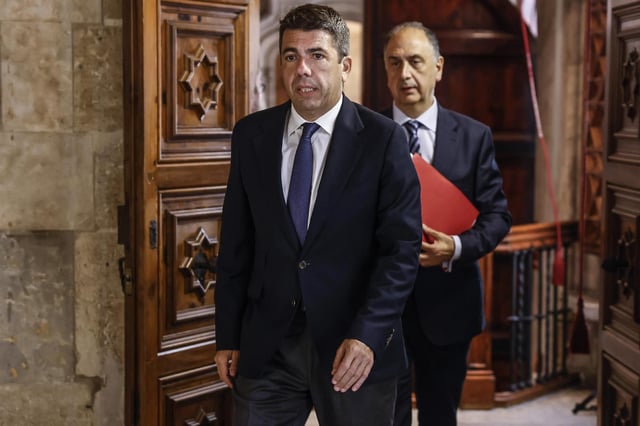 El president Carlos Mazón y el conseller de Emergencias, Juan Carlos Valderrama.