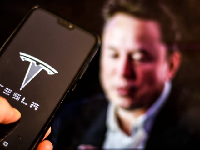 Ein Tesla-Mitarbeiter wurde gefeuert. Er hat starke Kritik an Elon Musk geübt. (Symbolbild)