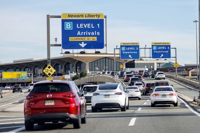 People arrive in cars to the Newark Liberty International Airport in Newark, New Jersey, U.S., November 27, 2024. REUTERS/Eduardo Munoz/File Photo