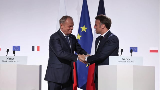 Donald Tusk (l.) und Emmanuel Macron