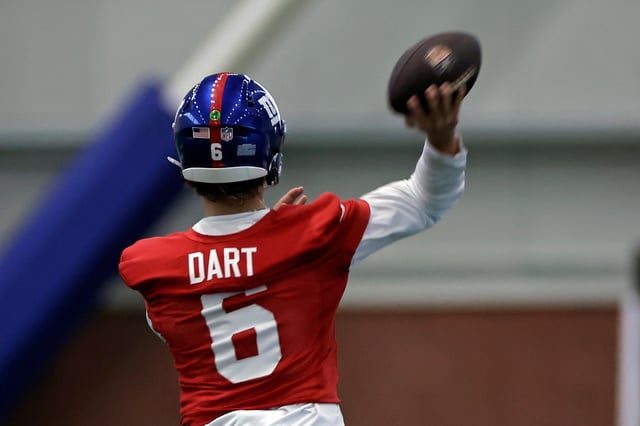 EAST RUTHERFORD, NEW JERSEY - MAY 09: Jaxson Dart #6 of the New York Giants during rookie minicamp at NY Giants Quest Diagnostics Training Center on May 09, 2025 in East Rutherford, New Jersey. (Photo by Adam Hunger/Getty Images)