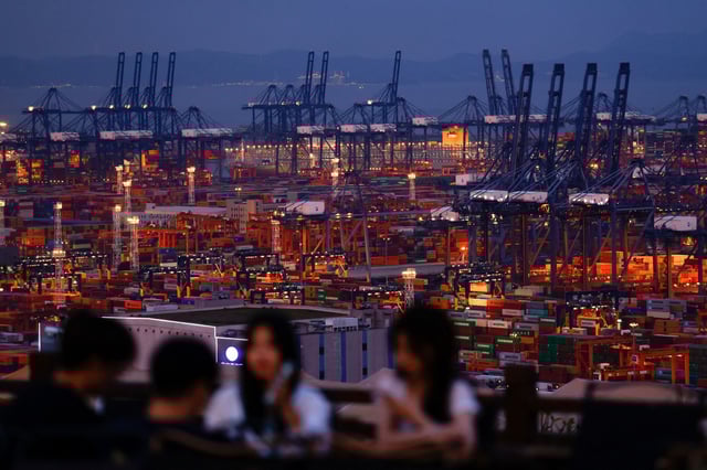 People enjoy their time on a hill overlooking Yantian port in Shenzhen, Guangdong province, China May 9, 2025. REUTERS/Tingshu Wang