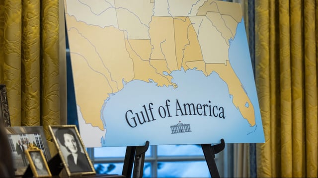 Eine Landkarte mit dem Titel "Golf von Amerika" aus dem Oval Office im Weißen Haus, Washington