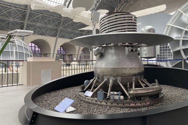 La sonda espacial soviética Cosmos 482, lanzada en marzo de 1972 con el fin de explorar el planeta Venus, pero que nunca abandonó la órbita terrestre, cayó este sábado en el océano Índico, según informó hoy la agencia espacial rusa, Roscosmos.