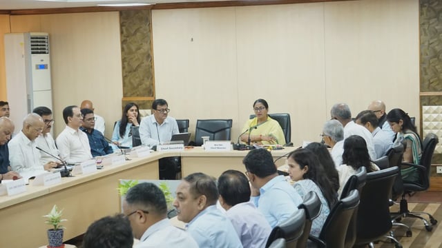 CM Rekha Gupta holds meeting to review emergency preparedness (Photo: SNS)