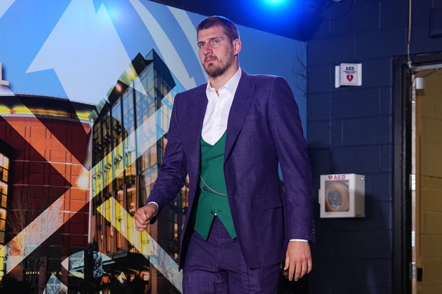 Nikola Jokić arrived at the Ball Arena dressed in a Joker-inspired suit.