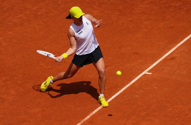 Tennis - Italian Open - Foro Italico, Rome, Italy - May 10, 2025 Poland's Iga Swiatek in action during her round of 32 match against Danielle Collins of the U.S. REUTERS/Aleksandra Szmigiel