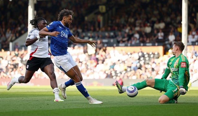 Soccer Football - Premier League - Fulham v Everton - Craven Cottage, London, Britain - May 10, 2025 Everton's Dominic Calvert-Lewin shoots at goal REUTERS/Isabel Infantes