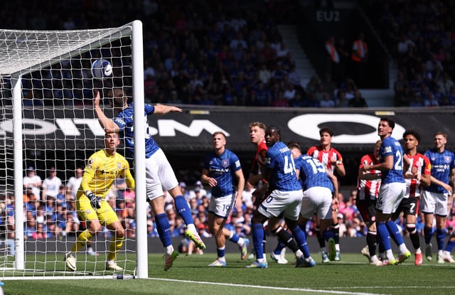 Soccer Football - Premier League - Ipswich Town v Brentford - Portman Road, Ipswich, Britain - May 10, 2025 Brentford's Kevin Schade scores their first goal past Ipswich Town's Alex Palmer and Dara O'Shea REUTERS/David Klein