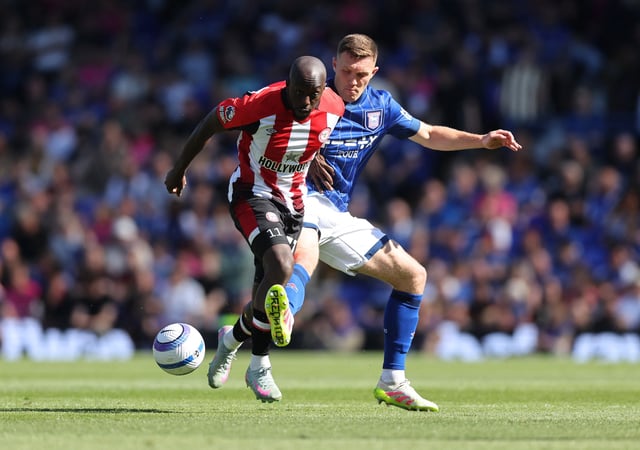 Soccer Football - Premier League - Ipswich Town v Brentford - Portman Road, Ipswich, Britain - May 10, 2025 Brentford's Yoane Wissa in action with Ipswich Town's Dara O'Shea REUTERS/David Klein