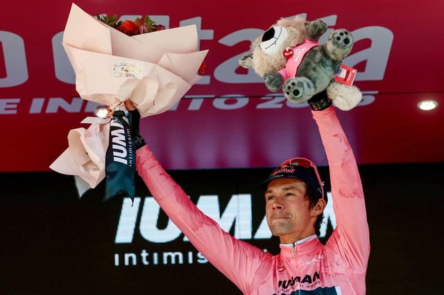 Primoz Roglic, en el podio del Giro