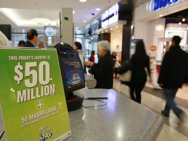 Lotto max ticket players