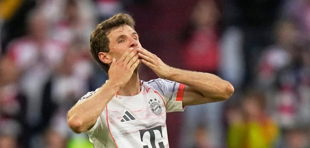 Thomas Müller wirft Kusshände ins Publikum