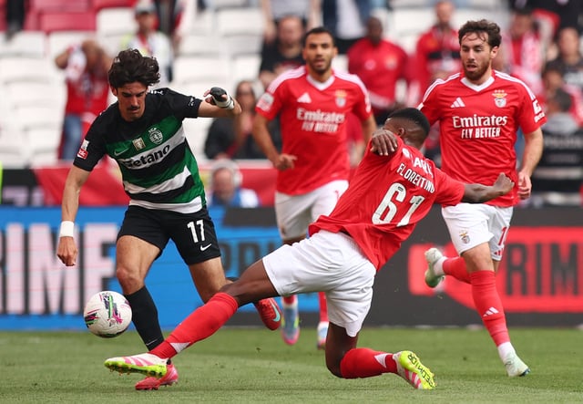 Soccer Football - Primeira Liga - Benfica v Sporting CP - Estadio da Luz, Lisbon, Portugal - May 10, 2025 Benfica's Florentino Luis in action with Sporting CP's Francisco Trincao REUTERS/Pedro Nunes