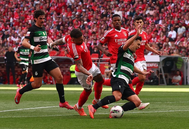 Soccer Football - Primeira Liga - Benfica v Sporting CP - Estadio da Luz, Lisbon, Portugal - May 10, 2025 Benfica's Nicolas Otamendi in action with Sporting CP's Pedro Goncalves REUTERS/Pedro Nunes