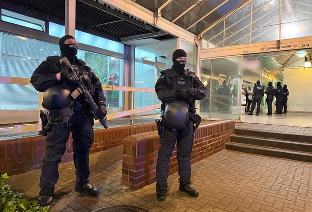 Polizisten am Samstagabend in Pinneberg