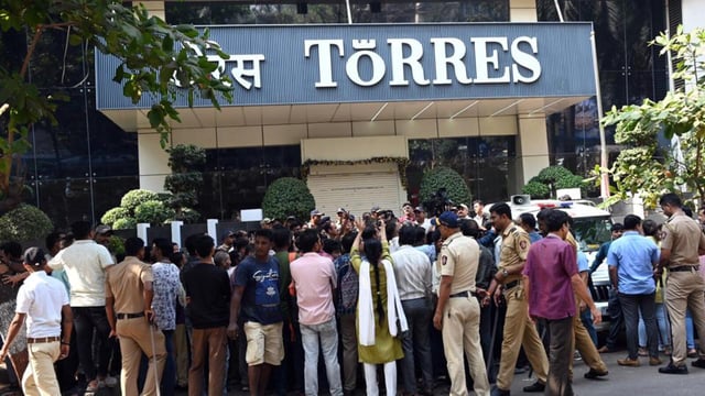 On January 7, 2025, investors gathered in large numbers outside the office of Torres Jewellers in Dadar, Mumbai, demanding the return of their principal amounts after the company failed to pay the promised returns on its investment schemes. (Photo by Raju Shinde/HT Photo) (Hindustan Times)