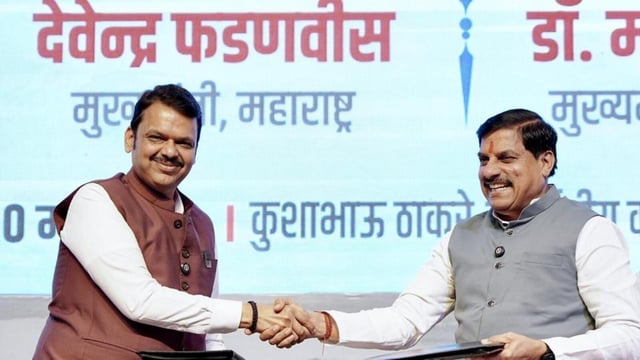 Bhopla, May 10 (ANI): Maharashtra CM Devendra Fadnavis and Madhya Pradesh CM Mohan Yadav sign and exchange an MoU between the Maharashtra and Madhya Pradesh Governments on 'Tapti Basin Mega Recharge Project', in Bhopal on Saturday. (ANI Photo) (CMO Maharashtra X)