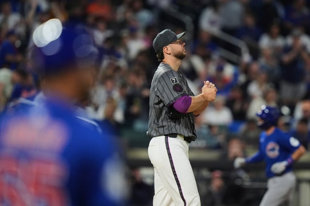 New York Mets pitcher Tylor Megill, center, reacts as Chicago Cubs&#39; Dansby Swanson, right, runs the bases after hitting a home run during the fourth inning of a baseball game Saturday, May 10, 2025, in New York. (AP Photo/Frank Franklin II)