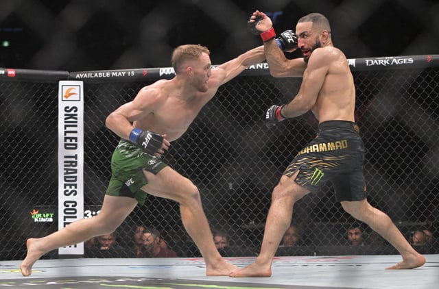 May 10, 2025; Montreal, Quebec, CANADA; Belal Muhammad (red gloves) fights Jack Della Maddalena (blue gloves) during UFC 315 at Bell Centre.  Eric Bolte-Imagn Images