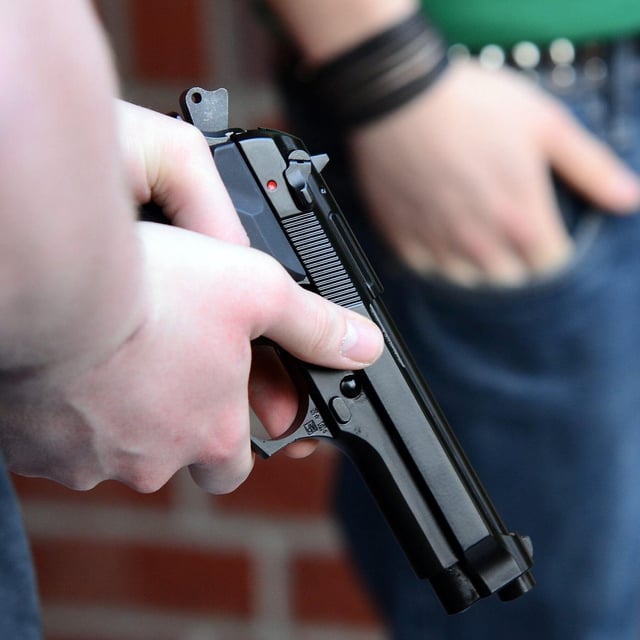 Bamberg: Junge Männer schießen auf Frau (19) - Jugendlicher entreißt Fingernagel