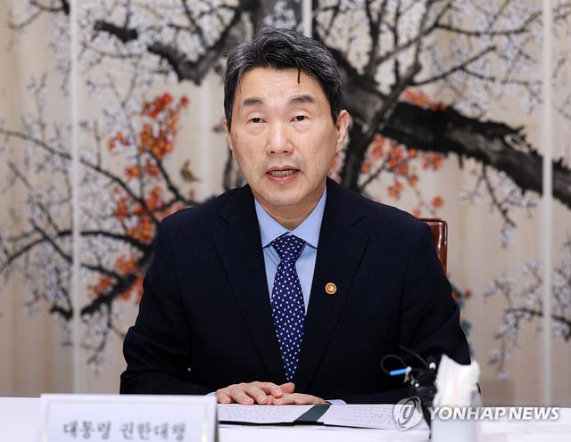 Acting President and Deputy Prime Minister Lee Ju-ho attends a meeting of the task force for strategies of economic security at the government complex in Seoul on May 7, 2025. (Pool photo) (Yonhap)
