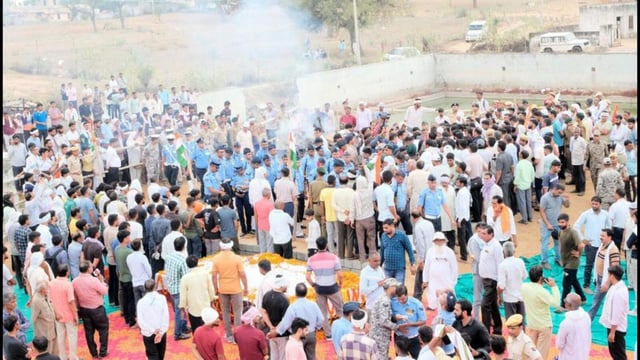 Surendra Kumar was cremated with full military honour in Jhunjhunu on Sunday.