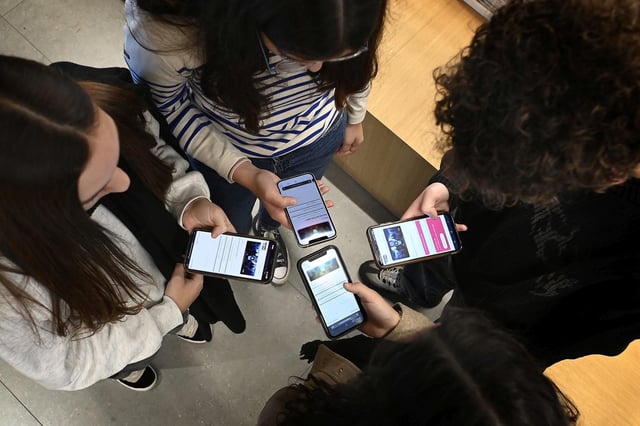 La fréquentation des réseaux sociaux fait régulièrement l’objet d’alerte sur la santé des plus jeunes de la part des chercheurs. 