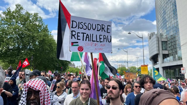 Paris: Jean-Luc Mélenchon, drapeaux palestiniens...Les images de la marche «contre l'islamophobie» et en hommage à Aboubakar Cissé