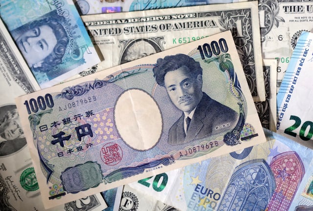 U.S. dollar, Euro, Yen and Pound banknotes are seen in this illustration taken May 4, 2025. REUTERS/Dado Ruvic/Illustration/File Photo