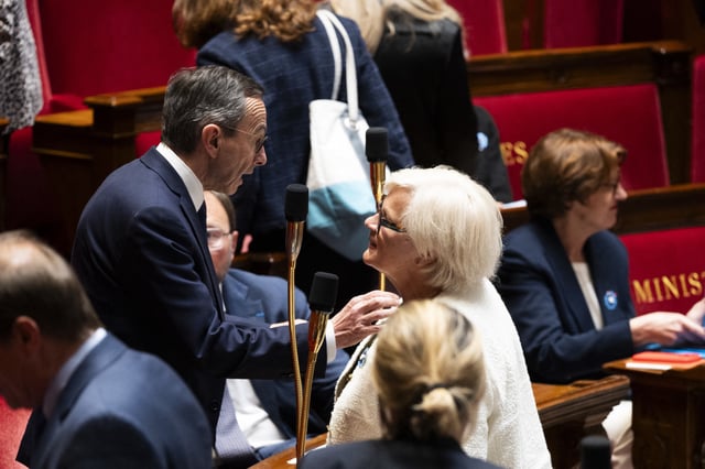 Si pour le ministre de l’Intérieur, Bruno Retailleau (ici, à gauche, le 6 mai, à l’Assemblée nationale) le texte constitue une « rupture anthropologique », la ministre du Travail, de la Santé et des Solidarités, Catherine Vautrin (à droite), promet de son côté une loi « strictement encadrée ».