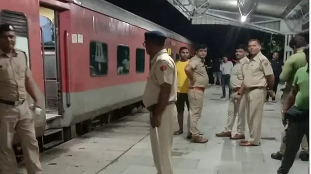 A fake call claiming that there was a bomb planted in train delayed Karnataka Express for three hours on Sunday (Pic for representation)