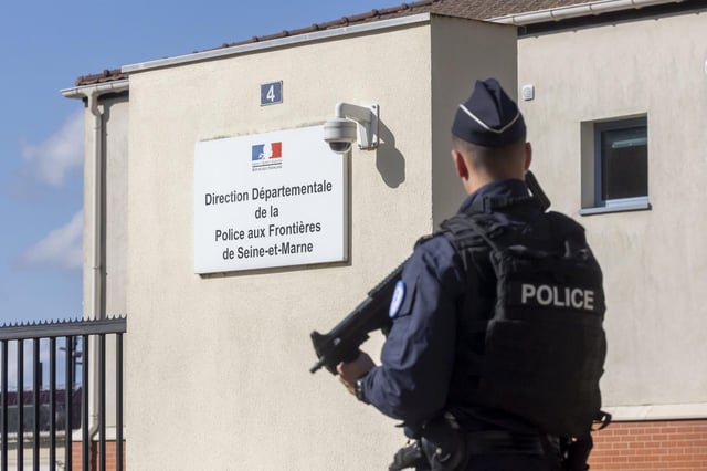 Le centre de rétention du Mesnil Amelot lors d’une visite du ministère de l’intérieur Bruno Retailleau le 11 octobre 2024. 
