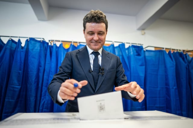 Pro-EU Bucharest mayor Nicusor Dan promises to bring 'change' and 'honesty' to Romania if elected