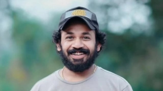 Actor Rakesh Poojary suffered a heart attack on Sunday and was rushed to a nearby hospital soon after.
