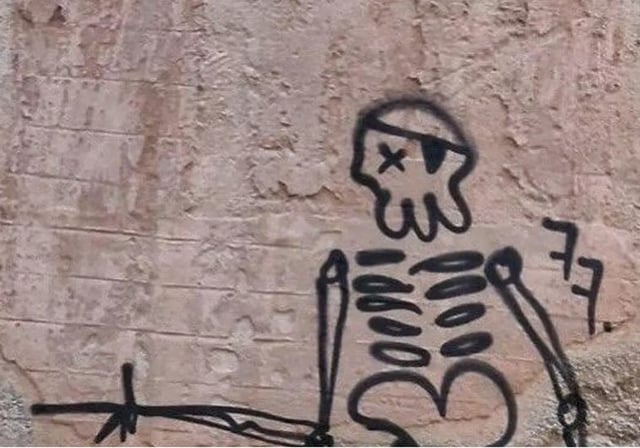 Pintada en la Puerta de los Siete Suelos, dentro de la Alhambra