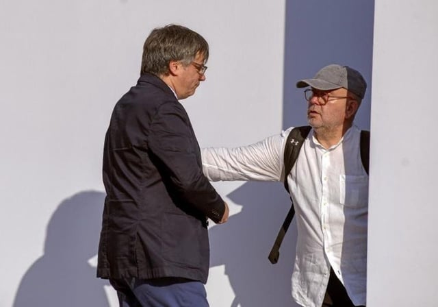 Puigdemont, junto a su abogado, durante su reaparición en Barcelona, el pasado 8 de agosto.