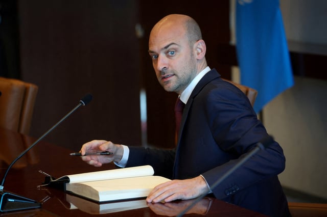 France's Minister for Europe and Foreign Affairs Jean-Noel Barrot signs the guest book upon his meeting with United Nations Secretary General Antonio Guterres at U.N. Headquarters in New York City, U.S., April 29, 2025. REUTERS/Mike Segar
