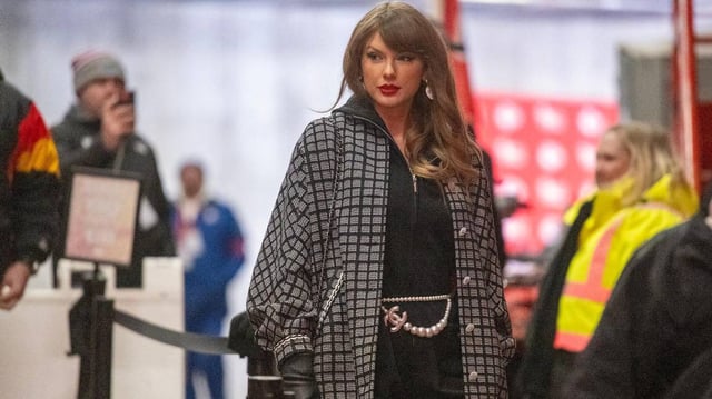 Taylor Swift, in only her second public appearance of the new year, wore Chanel to the Kansas City Chiefs game against the Houston Texans in their AFC Divisional Round playoff match Saturday at GEHA Field at Arrowhead Stadium.