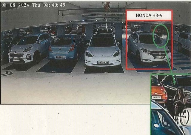 Imagen del aparcamiento con el coche de la fuga de Puigdemont identificado