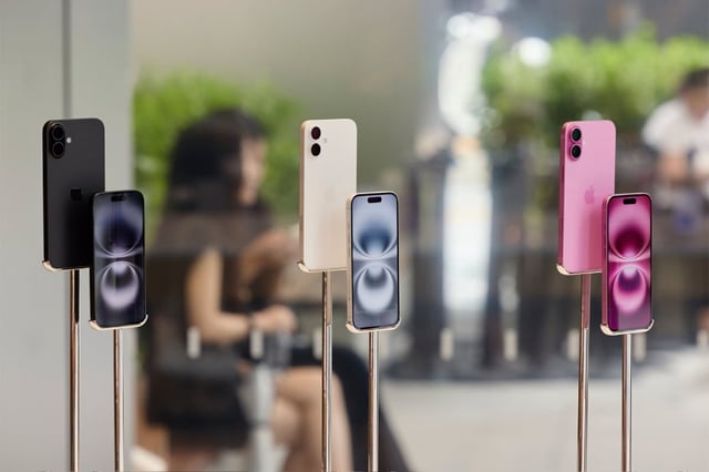IDC projects a low single-digit growth in smartphone shipments for 2025
