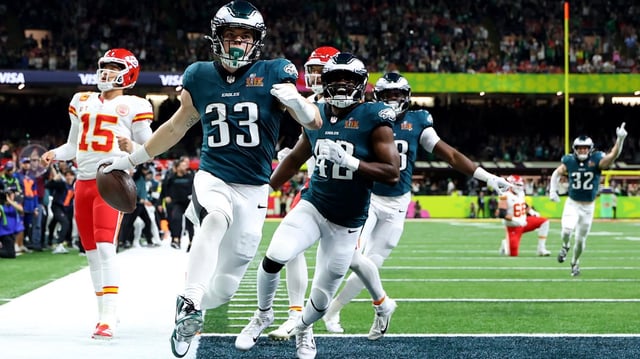 Advertising revenue increased 65 per cent to $2 billion, beating an estimate of $1.7 billion, primarily thanks to the Super Bowl