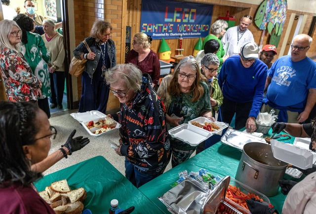 Senior citizens receive a hot meal at the Roosevelt Community Center as food banks across the country, already strained by rising demand, say they will have less food to distribute because of federal funding cuts and pauses by the Trump administration, in Charleston, West Virginia, U.S., March 19, 2025. REUTERS/Evelyn Hockstein/File Photo