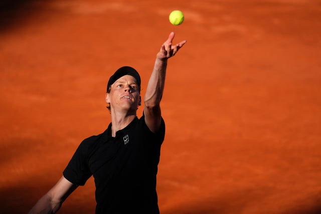 Tennis - Italian Open - Foro Italico, Rome, Italy - May 12, 2025 Italy's Jannik Sinner in action during his round of 32 match against Netherlands' Jesper De Jong REUTERS/Aleksandra Szmigiel