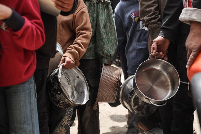 JABALIA, GAZA - MAY 12: A charity organization distributes food and drinking water to Palestinians in the Jabalia area in the north of the Gaza on May 12, 2025. Since March 2, Israel has completely closed its border crossings to humanitarian aid and continued its attacks, while a food crisis persists in Gaza. (Photo by Abdalhkem Abu Riash/Anadolu via Getty Images)