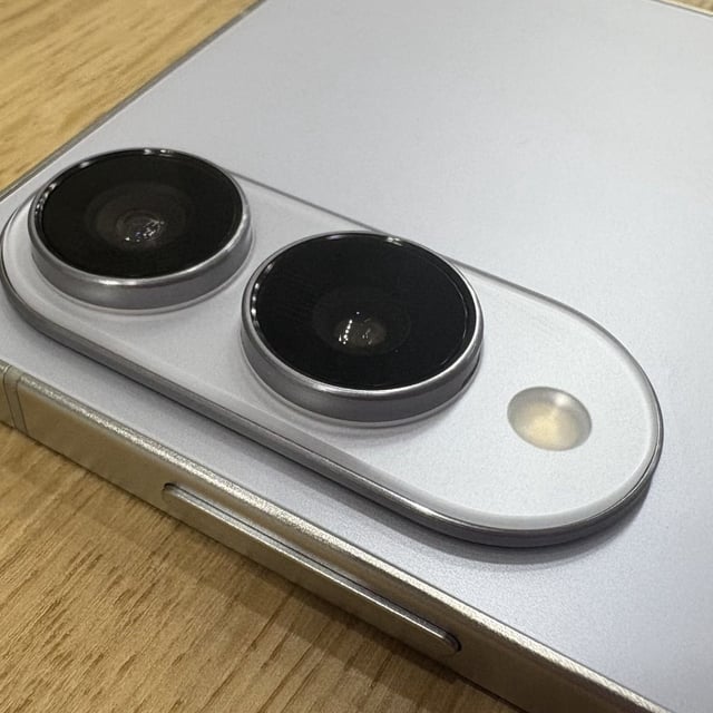 The S25 Edge's cameras are powerful.
